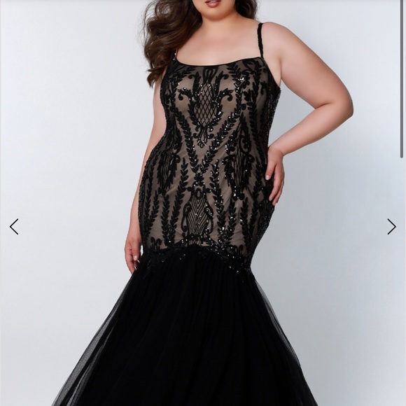 Prom dress - Picture 2 of 2